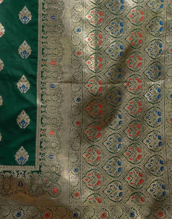 Dark_Green_Elegant_Silk_Blend_Baluchari_Saree_With_Unstitched_Blouse_Piece