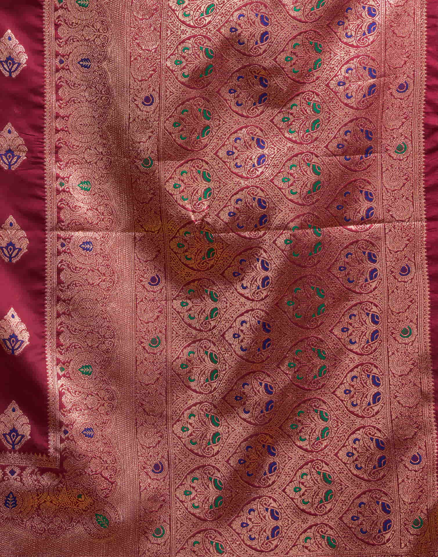 Maroon_Silk_Blend_Baluchari_Saree_With_Unstitched_Blouse_Piece