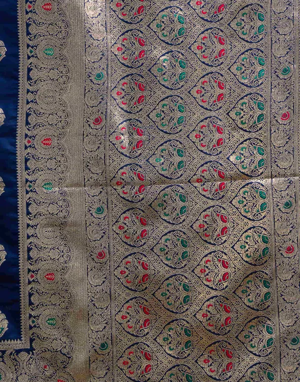 Navy_Blue_Silk_Blend_Baluchari_Saree_With_Unstitched_Blouse_Piece
