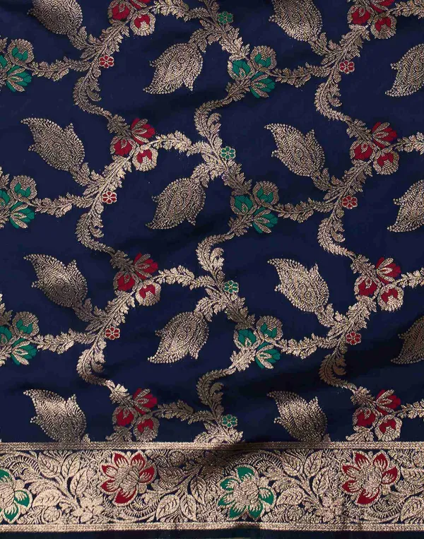 Navy_Blue_Elegant_Silk_Blend_Maheshwari_Saree_With_Unstitched_Blouse_Piece