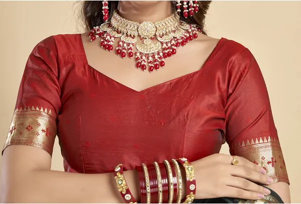Dark_Green_Luxurious_Silk_Blend_Paithani_Saree_With_Unstitched_Blouse_Piece