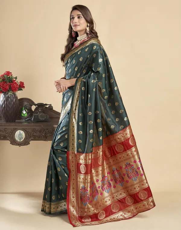 Dark_Green_Luxurious_Silk_Blend_Paithani_Saree_With_Unstitched_Blouse_Piece