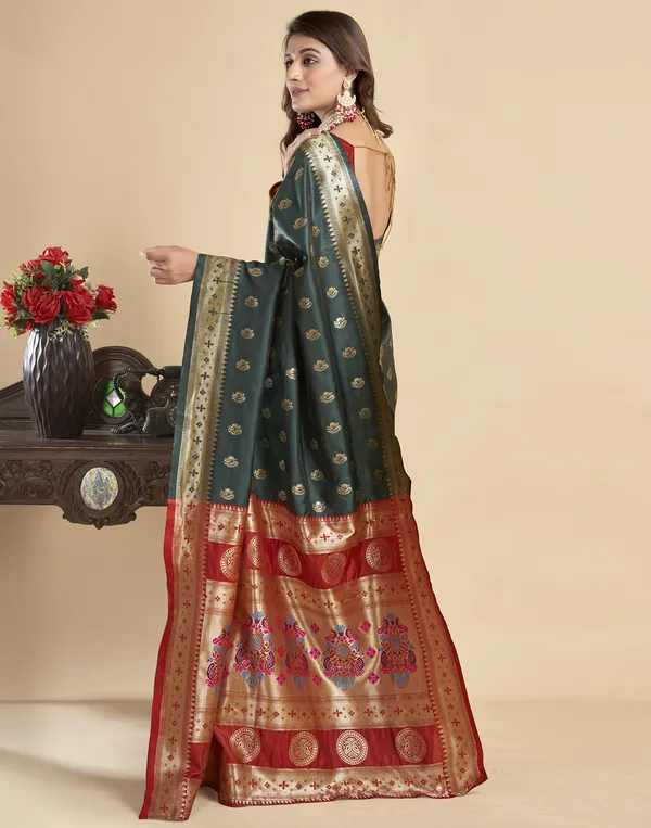 Dark_Green_Luxurious_Silk_Blend_Paithani_Saree_With_Unstitched_Blouse_Piece