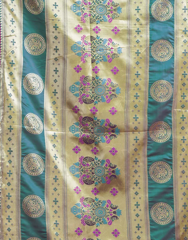Maroon_Silk_Blend_Paithani_Saree_With_Unstitched_Blouse_Piece