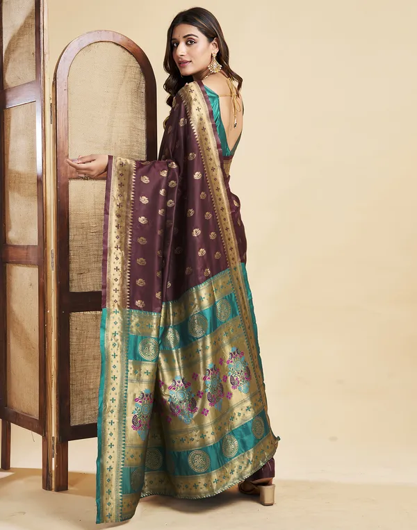 Maroon_Silk_Blend_Paithani_Saree_With_Unstitched_Blouse_Piece