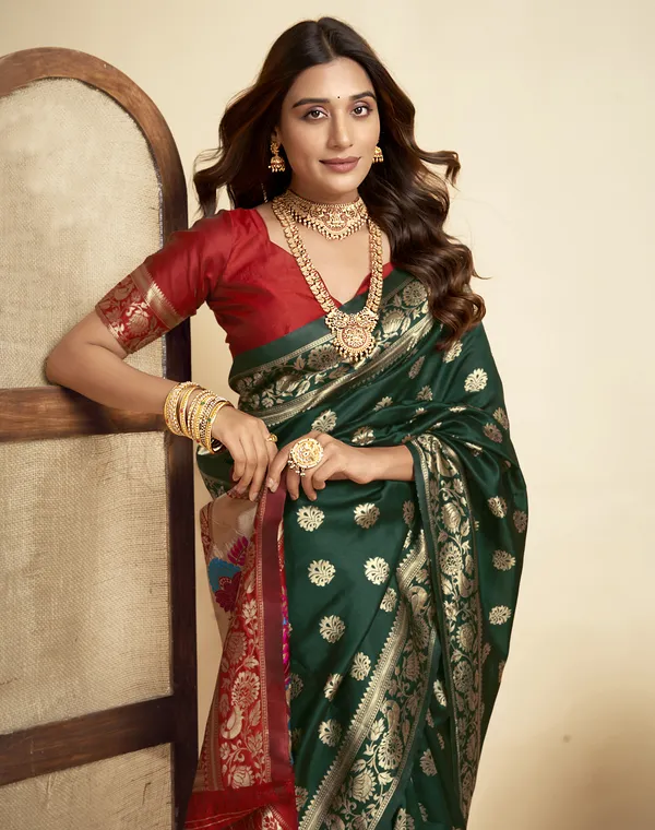 Dark_Green_Elegant_Silk_Blend_Paithani_Saree_With_Unstitched_Blouse_Piece