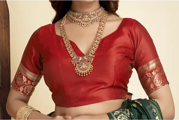Dark_Green_Elegant_Silk_Blend_Paithani_Saree_With_Unstitched_Blouse_Piece