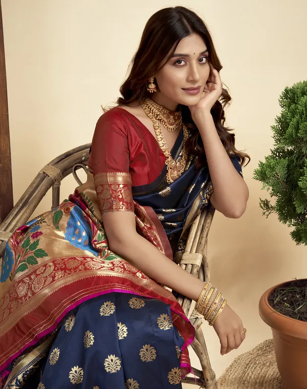 Navy_Blue_Elegant_Silk_Blend_Paithani_Saree_With_Unstitched_Blouse_Piece