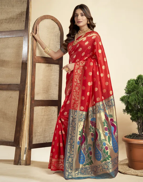 Red_Elegant_Silk_Blend_Paithani_Saree_With_Unstitched_Blouse_Piece