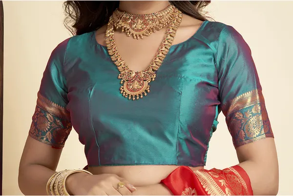 Red_Elegant_Silk_Blend_Paithani_Saree_With_Unstitched_Blouse_Piece
