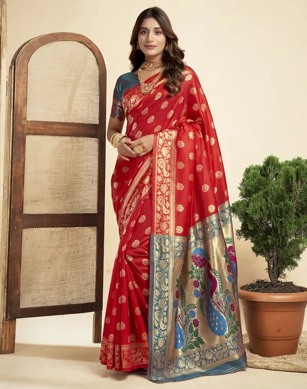 Red_Elegant_Silk_Blend_Paithani_Saree_With_Unstitched_Blouse_Piece