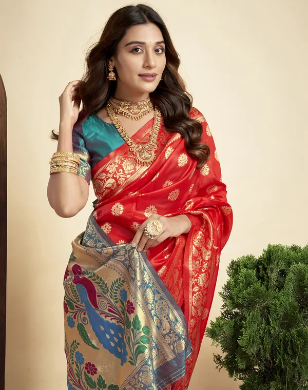 Red_Elegant_Silk_Blend_Paithani_Saree_With_Unstitched_Blouse_Piece