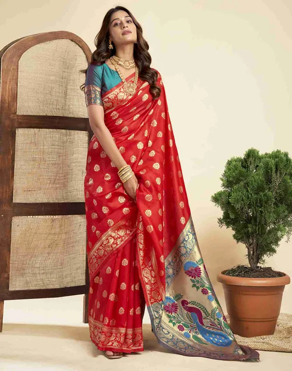 Red_Elegant_Silk_Blend_Paithani_Saree_With_Unstitched_Blouse_Piece