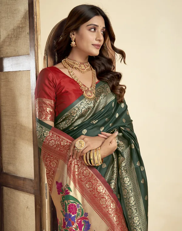 Dark_Green_Luxurious_Silk_Blend_Paithani_Saree_With_Unstitched_Blouse_Piece