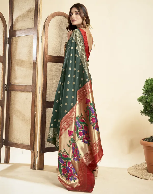 Dark_Green_Luxurious_Silk_Blend_Paithani_Saree_With_Unstitched_Blouse_Piece