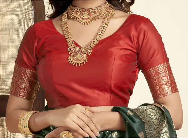 Dark_Green_Luxurious_Silk_Blend_Paithani_Saree_With_Unstitched_Blouse_Piece