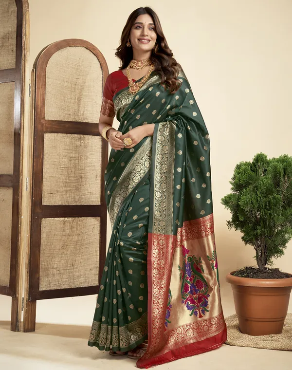 Dark_Green_Luxurious_Silk_Blend_Paithani_Saree_With_Unstitched_Blouse_Piece