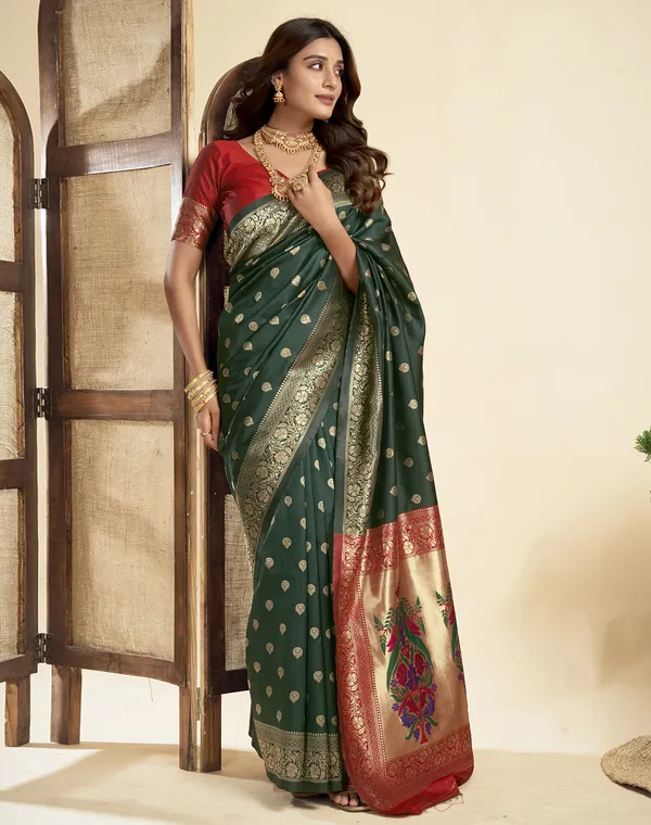 Dark_Green_Luxurious_Silk_Blend_Paithani_Saree_With_Unstitched_Blouse_Piece