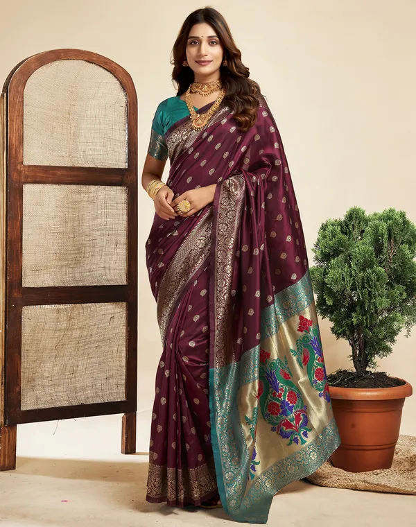 Maroon_Luxurious_Silk_Blend_Paithani_Saree_With_Unstitched_Blouse_Piece
