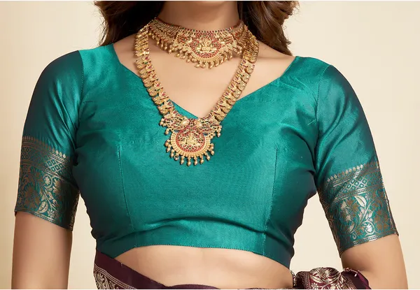 Maroon_Luxurious_Silk_Blend_Paithani_Saree_With_Unstitched_Blouse_Piece