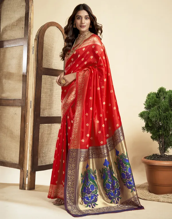 Red_Luxurious_Silk_Blend_Paithani_Saree_With_Unstitched_Blouse_Piece