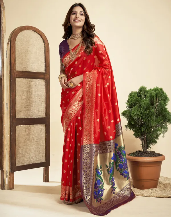Red_Luxurious_Silk_Blend_Paithani_Saree_With_Unstitched_Blouse_Piece