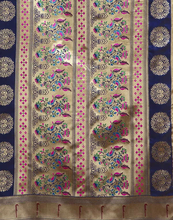 Maroon_Silk_Blend_Paithani_Saree_With_Unstitched_Blouse_Piece
