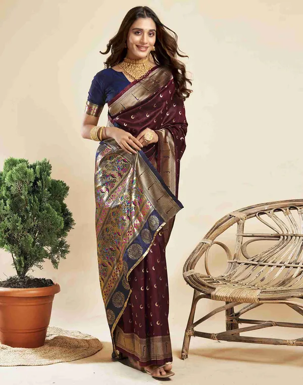 Maroon_Silk_Blend_Paithani_Saree_With_Unstitched_Blouse_Piece