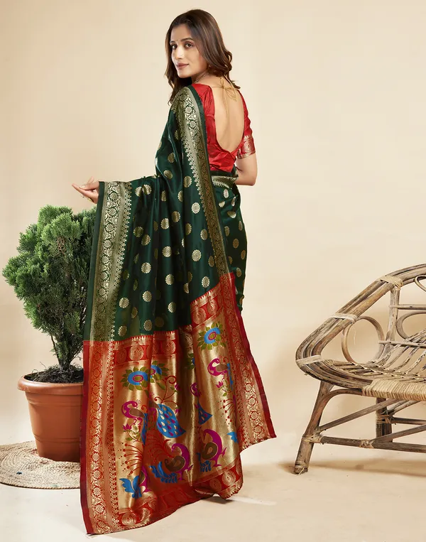 Dark_Green_Luxurious_Silk_Blend_Paithani_Saree_With_Unstitched_Blouse_Piece