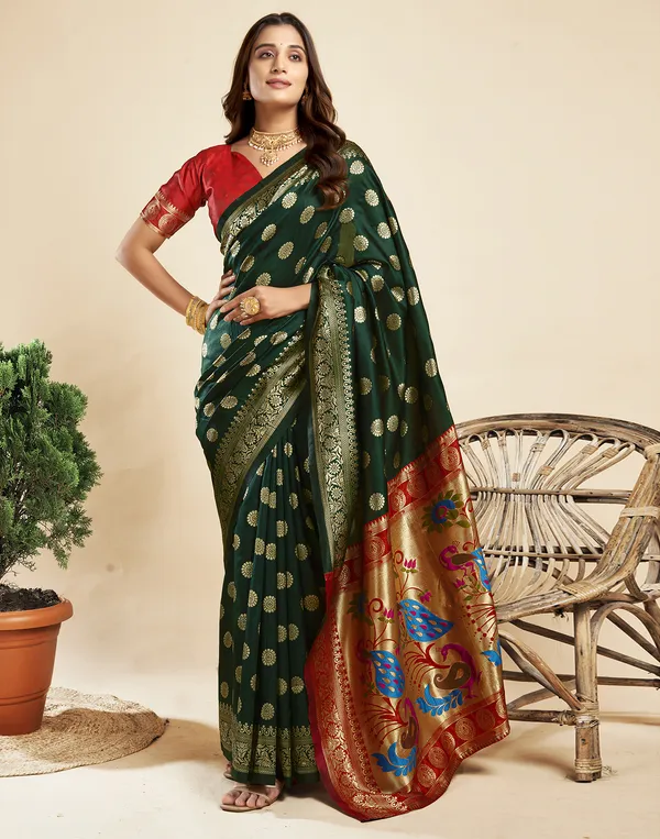 Dark_Green_Luxurious_Silk_Blend_Paithani_Saree_With_Unstitched_Blouse_Piece