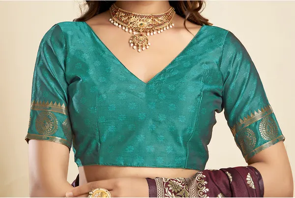Maroon_Luxurious_Silk_Blend_Paithani_Saree_With_Unstitched_Blouse_Piece