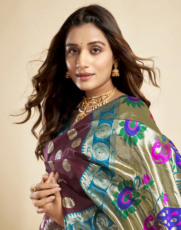Maroon_Luxurious_Silk_Blend_Paithani_Saree_With_Unstitched_Blouse_Piece
