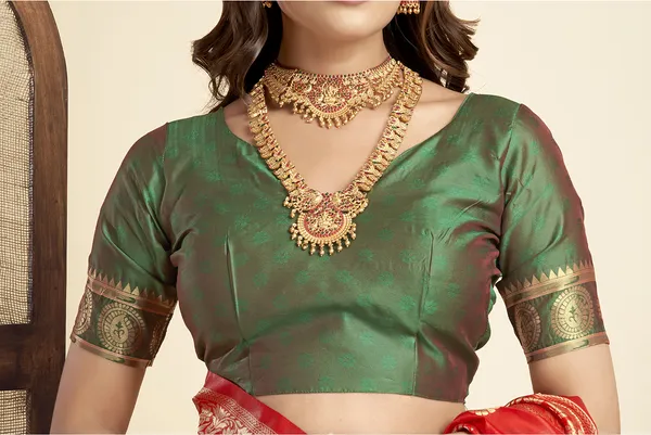 Red_Luxurious_Silk_Blend_Paithani_Saree_With_Unstitched_Blouse_Piece