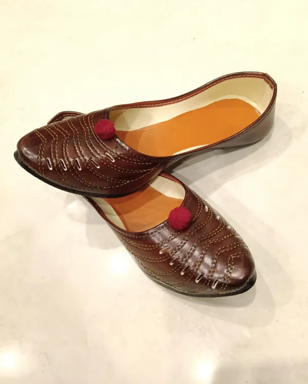 Brown_Jutis_For_Women
