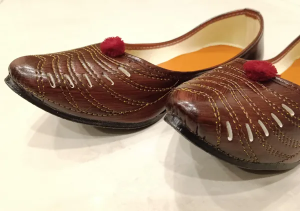 Brown_Jutis_For_Women