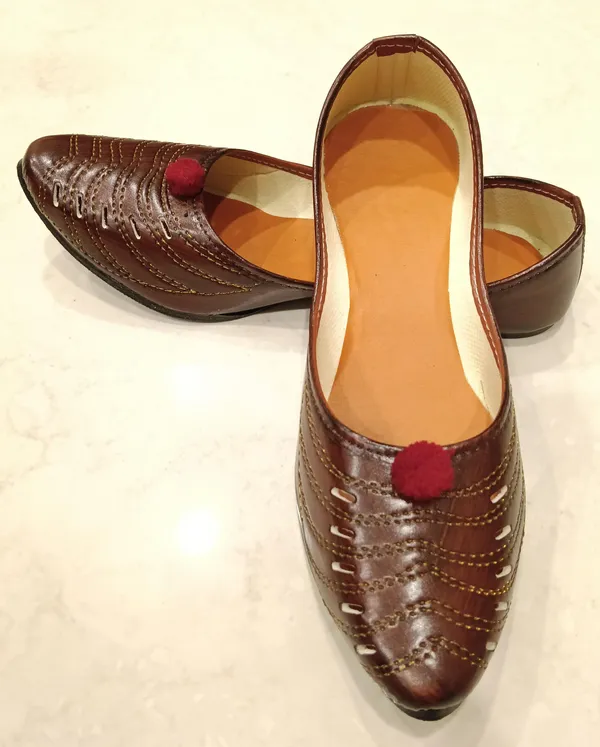 Brown_Jutis_For_Women