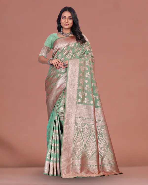 Elegant_Green_Banarasi_Silk_Saree_with_Golden_Zari_Weaving_&_Traditional_Border