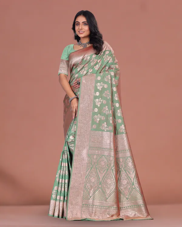 Elegant_Green_Banarasi_Silk_Saree_with_Golden_Zari_Weaving_&_Traditional_Border