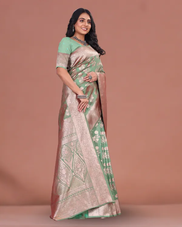 Elegant_Green_Banarasi_Silk_Saree_with_Golden_Zari_Weaving_&_Traditional_Border