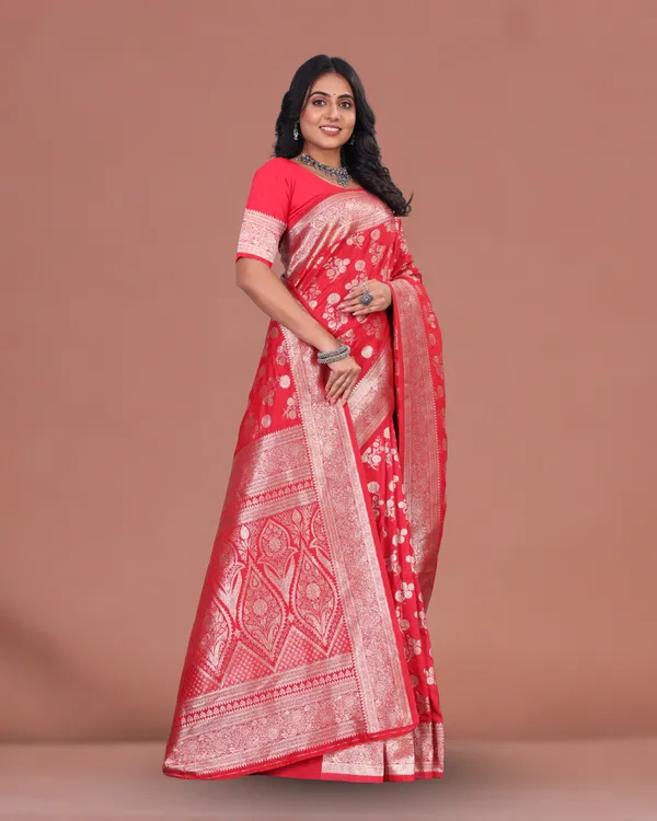 Classic_Red_Banarasi_Silk_Saree_with_Golden_Zari_Weaving_&_Rich_Traditional_Border