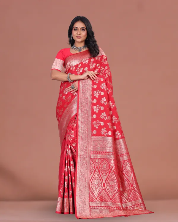 Classic_Red_Banarasi_Silk_Saree_with_Golden_Zari_Weaving_&_Rich_Traditional_Border