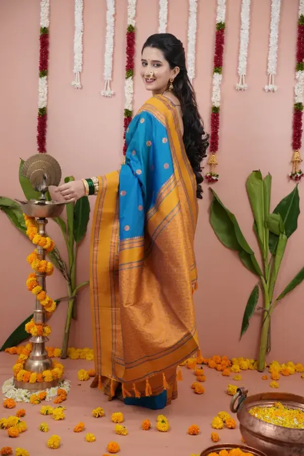 Woven_Narayanpet_Cotton_Silk_Saree_(vibrant_blue)