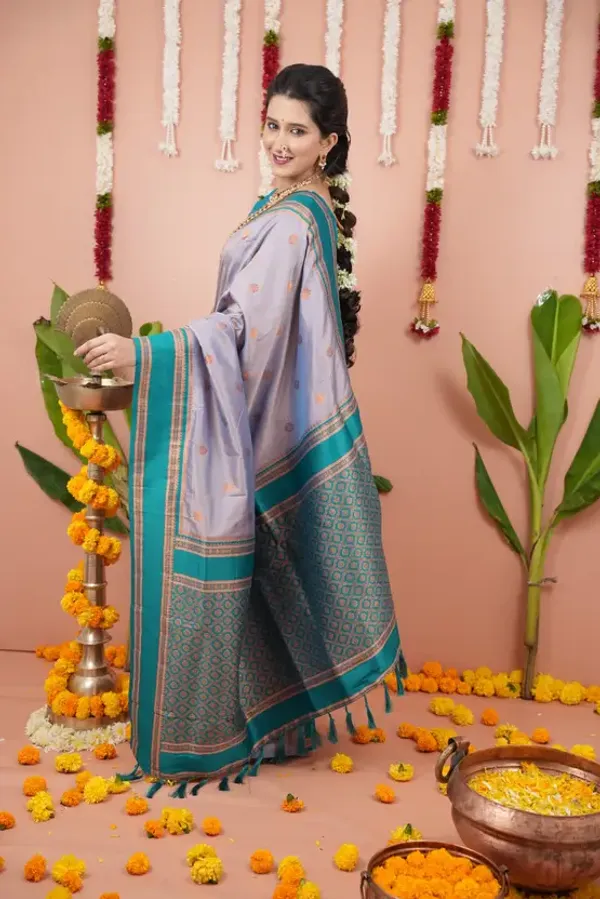 Woven_Narayanpet_Cotton_Silk_Saree_(light_purple)