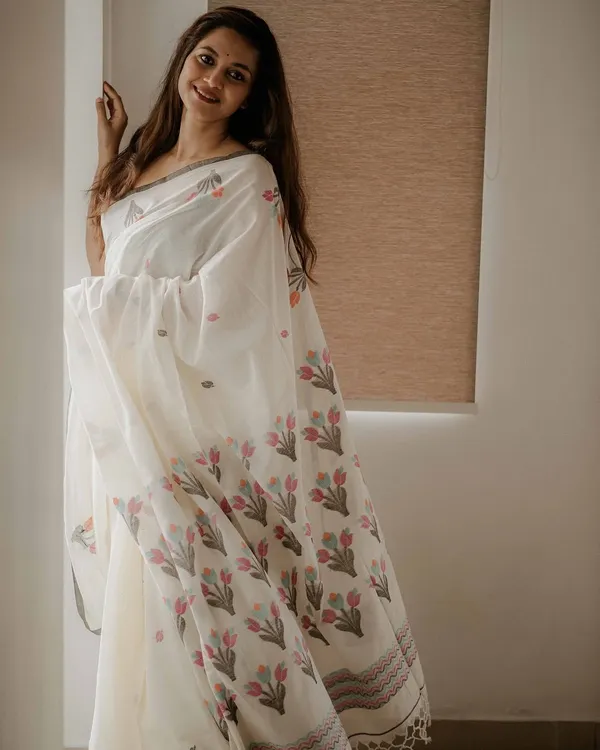 White_Printed_Bollywood_Cotton_Linen_Saree_For_Women
