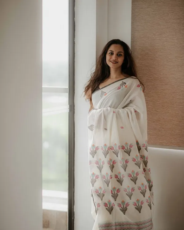 White_Printed_Bollywood_Cotton_Linen_Saree_For_Women