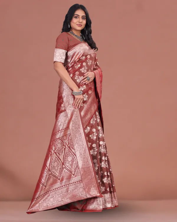 Elegant_Brown_Banarasi_Silk_Saree_with_Golden_Zari_Weaving_&_Traditional_Border