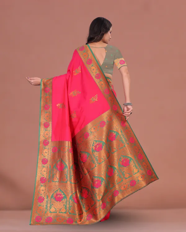 Traditional_Silk_Saree_in_Pink_with_Green_Contrast_Border_and_Golden_Zari_Weaving