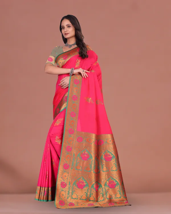 Traditional_Silk_Saree_in_Pink_with_Green_Contrast_Border_and_Golden_Zari_Weaving