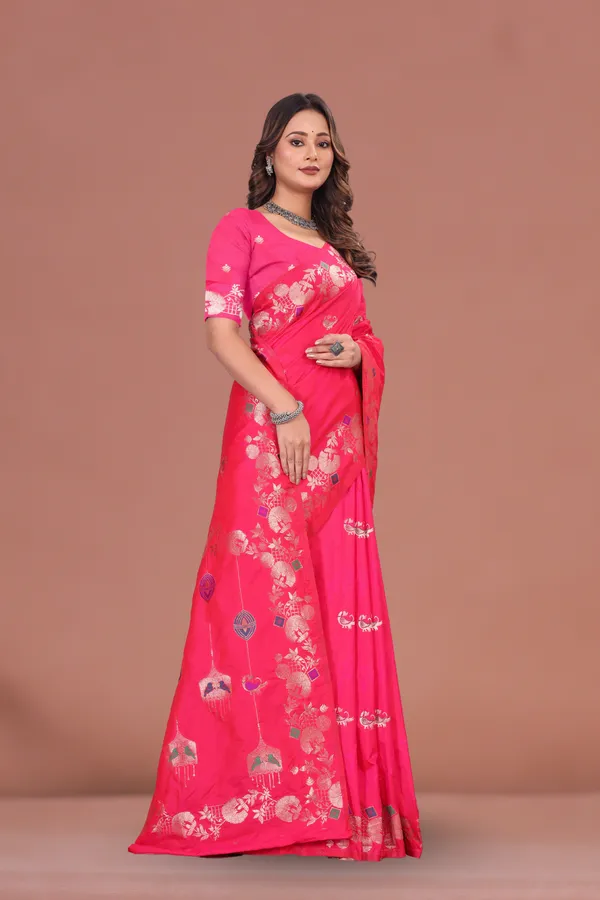 Elegant_Pink_Banarasi_Silk_Saree_with_Intricate_Zari_Weaving
