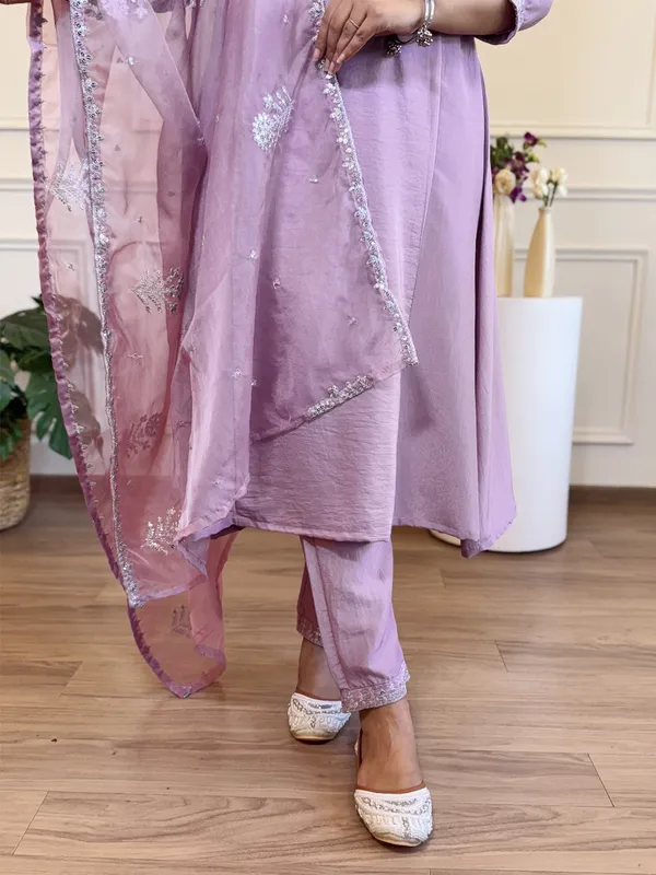 Blush_Pink_Embroidered_Kurta_Set__Soft_Elegance_With_Subtle_Glam_For_Women